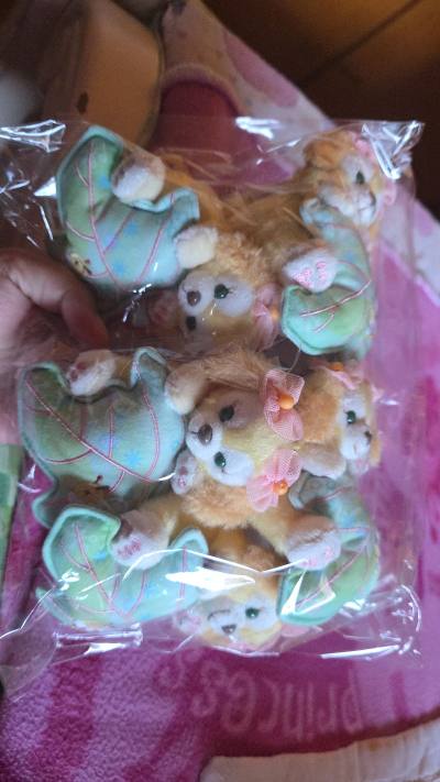 收到饼饼玩偶挂件超出预期，做工扎实细节到位，手感柔软蓬松，颜色和图片一致没有色差。送给小朋友很合适，颜值高，真心推荐~平台发货速度快~性价比绝了！