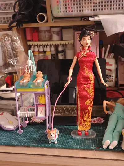 在挖煤姬入手这款芭比娃娃，整体体验超出预期，必须认真好评！平台操作简单易懂，中文界面清晰，不用懂外语也能轻松下单，客服响应及时，咨询问题都耐心解答，全程沟通顺畅。下单后物流速度稳定，国际运输全程可追踪，不用担心丢件或延误，安心感拉满。
 
收到包裹时特别惊喜，包装做...在挖煤姬入手这款芭比娃娃，整体体验超出预期，必须认真好评！平台操作简单易懂，中文界面清晰，不用懂外语也能轻松下单，客服响应及时，咨询问题都耐心解答，全程沟通顺畅。下单后物流速度稳定，国际运输全程可追踪，不用担心丢件或延误，安心感拉满。
 