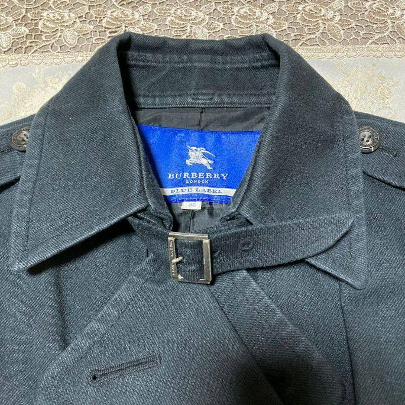 ? 开箱体验
挖煤姬海淘的风衣终于到啦！拆开快递的瞬间被质感惊到～经典格纹走线超工整，摸起来像云朵般软糯☁️，五金件闪着细腻光泽，完全看不出是海淘来的！
? 尺码参考
1. 平时穿S码，这次选了英码6码刚好合身
2. 肩线利落不垮塌，小个子姐妹也能穿出气场
3. 长...? 开箱体验
挖煤姬海淘的风衣终于到啦！拆开快递的瞬间被质感惊到～经典格纹走线超工整，摸起来像云朵般软糯☁️，五金件闪着细腻光泽，完全看不出是海淘来的！
? 尺码参考
1. 平时穿S码，这次选了英码6码刚好合身
2. 肩线利落不垮塌，小个