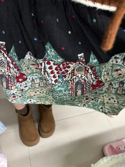 偶然间刷到了这条裙子，真的特别宇宙无敌喜欢，半夜激情下单，价格也很实惠，而且运过来时间也很短，十几天就拿到了心心念念的小裙子，很喜欢