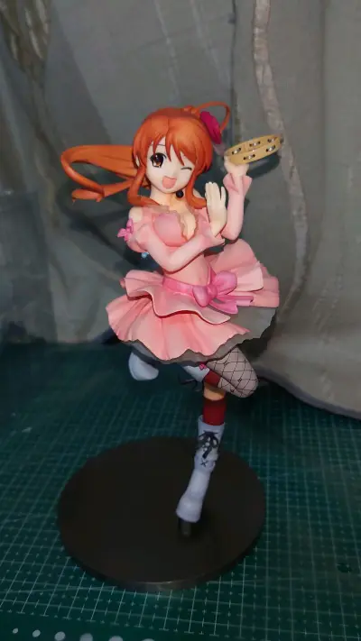 三月第二单到货了，这次分享的是两个手办，凉宫春日的激奏里1096的手办是中古开封的，除了有些落灰状态不错；远坂凛女仆的这个是未开封的，刚好可以和原来的saber女仆组一对！挖煤姬的性价比一直不错！