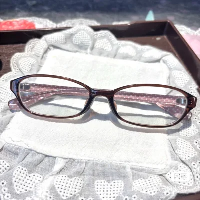 买了挖煤姬的波点眼镜，包装的超级严实，而且发送快递的速度也很快！！收到货满满的安心，眼镜状态也很好！下次还会继续使用的！！


