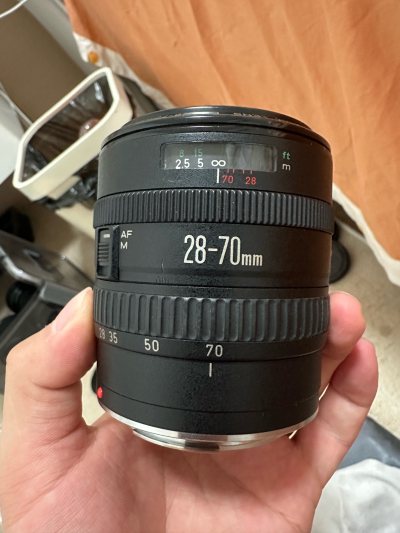 这个月又日淘了一次，这个镜头价格非常便宜，而且锐度也不错，放在我的胶片机上面，成像也非常不错，总的来说还是特别棒的