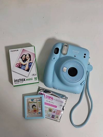 在挖煤姬入手拍立得，还有一盒相纸，还搭了樱桃小丸子冰箱贴一起邮寄，小丸子的冰箱贴太可爱了，EMS物流速度比预想快，包装严实无破损，商品状态也很好，整体购物流程顺畅，体验超满意～



