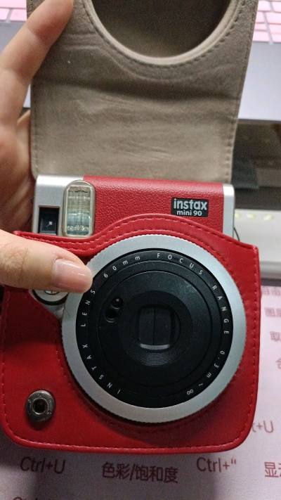 叠加优惠券以后，低于国内市价三百左右买到的mini90，而且卖家送了两盒相纸！（一盒在相机里面，一盒未拆封）捡漏了，特别开心^_^而且相机本体很新很新～表扬一下包装，买个部件都用泡沫纸包好，而且箱内填充了气囊，箱子外也包裹泡沫纸！（只要多花30左右就能买到这些服务，...叠加优惠券以后，低于国内市价三百左右买到的mini90，而且卖家送了两盒相纸！（一盒在相机里面，一盒未拆封）捡漏了，特别开心^_^而且相机本体很新很新～表扬一下包装，买个部件都用泡沫纸包好，而且箱内填充了气囊，箱子外也包裹泡沫纸！（只要多