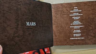 终于收到了我男神Gackt早期典藏版cd，包装完好，运输物流好快，根本没有损坏呢，盒子也特别结实这次是竹蜻蜓物流，很实惠，审核也很快



