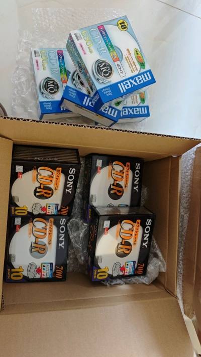 看了好久的太诱刻录光盘终于下手了，过了一个月海运终于到货了，实物跟卖家发的图片一致，运输过程中没有被撞烂，安全下车。