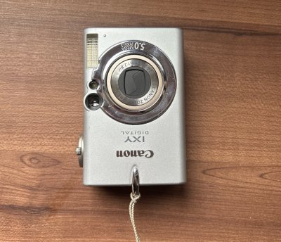 谁懂啊！在挖煤姬淘到的佳能IXY500也太香了！开机试拍了几张，氛围感拉满，日常记录生活完全够用！这次海淘特意选了挖煤姬的入库前拍照和加固服务，入库前就能看到商品实拍图，确认镜头、机身都没有问题再发货，避免了踩坑；加固后的包裹保护得很到位，到手没有任何磨损，体验感满...谁懂啊！在挖煤姬淘到的佳能IXY500也太香了！开机试拍了几张，氛围感拉满，日常记录生活完全够用！这次海淘特意选了挖煤姬的入库前拍照和加固服务，入库前就能看到商品实拍图，确认镜头、机身都没有问题再发货，避免了踩坑；加固后的包裹保护得很到位