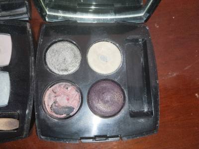 特别漂亮的眼影呢，而且包装的超级严实，到货也是很完美很漂亮，收到了一盘在国内绝版的眼影，而且用完积分以后邮费也不是很贵


