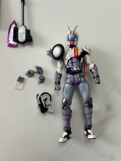 依旧是价格实惠包装严实的竹蜻蜓。箱子包裹的很严实。手办非常的安全。寄回来没有损伤，非常的不错的。竹蜻蜓打包靠谱