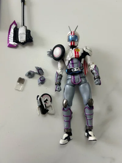 依旧是价格实惠包装严实的竹蜻蜓。箱子包裹的很严实。手办非常的安全。寄回来没有损伤，非常的不错的。竹蜻蜓打包靠谱