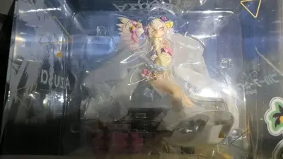 第一次在闪电市场购物，从发货到收到手办一共就花了十天不到。包装相当结实，一共包了四层的泡沫膜，到手无任何损坏，甚至划痕都没有。另外，阿梓可爱捏