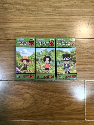 买了一些散套装的老货wcf，tv20的文字绘路飞萨博艾斯，非常不错的的造型，还有文字绘的路飞也是很不错的