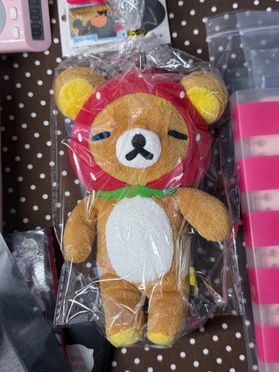 找了很久的草莓轻松熊，在挖煤姬挖到了！价格也很美丽！更新很快，能迅速拍下好价产品，平台也很全，各类产品能稳稳找到～