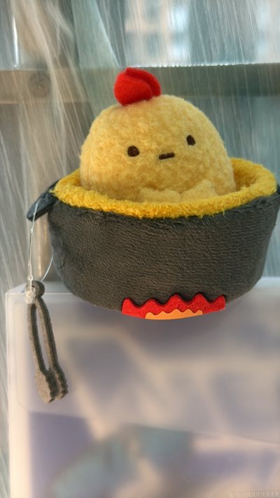 买到了很可爱的炸虾！虽然价格有点小贵，但是早买早享受，对自己就是这么好！而且这个成色99新，和描述一致^_^挖煤姬发货很快，物流更新及时～