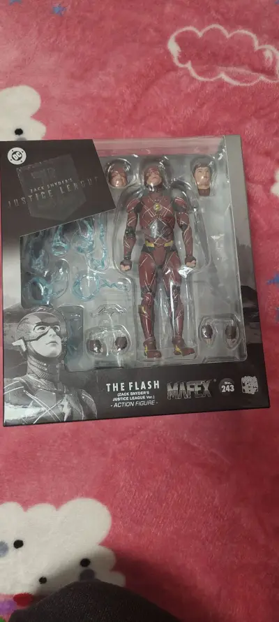 这次购物体验不错，物流速度快，打包扎实，而且是全新未拆封的，价格上相较国内非常便宜，盒子也完整无破损，人物造型贴合电影，非常不错的购物之旅