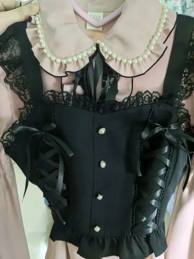 走的竹蜻蜓，审核到拿到手共计17天感觉还是很快的（比dg还快又好价），而且这么便宜还是纸箱发货包装也很好(≧∇≦)/又可以搭配喜欢的衣服了。
