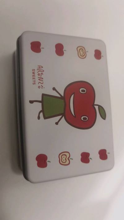 这次收到一大一小两个印花铁盒，放桌上看着就开心，收纳零碎刚刚好。兔子金属钥匙扣也很不错～包装没问题依旧很好！