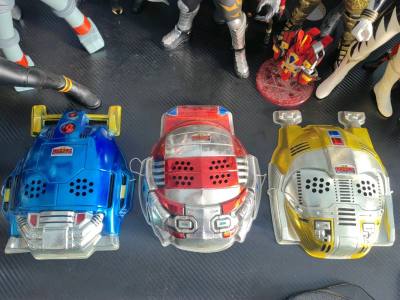 挖煤姬买的1992年播出和发售的金属英雄系列特殊救援搜查队儿童面具，东映正版特典周边，从小就很喜欢的特摄电视剧，一直想要的东西，现在武器也快收齐了，挑三个表弟戴着玩。