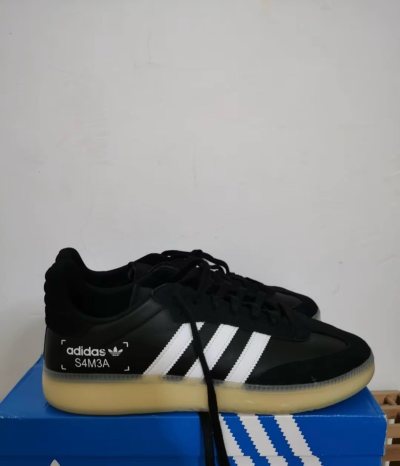 又是一双kenijima的同款，买了白色后觉得实在好看决定双色一起入，于是又在日淘上找到了一双黑色的全新，真的喜欢