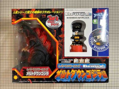 哥斯拉FINAL WARS限定熔毁套，半透熔融质感拉满，配声控玩偶与双道具，包装完整，纪念意义与可玩性兼具的稀有收藏。