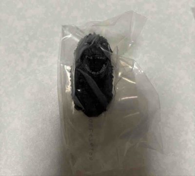 哥斯拉冰箱贴造型各异 红棘配色鲜亮 熔岩涂装炸裂 经典款还原度高 磁吸牢固 小巧精致 兼具装饰性与收藏价值 特摄迷必备小配件