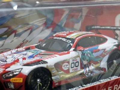 在挖煤姬淘到的1:43初音未来AMG SPA2025痛车模型太惊喜了！包装严实，车身漆面细腻，初音蓝绿涂装还原度满分，拉花细节清晰。GSR联名款品质在线，底座稳固有质感。物流迅速，价格合理。二次元与赛车迷的双重福音，收藏展示都合适，强烈推荐！