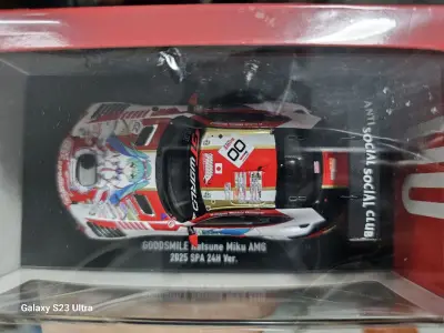 在挖煤姬入手的1:43初音未来AMG 2025 SPA24H版模型太赞了！包装完好无损，车身涂装精美，初音经典蓝绿配色还原度超高，细节刻画精致。GSR出品品质有保障，底座稳固，展示效果一流。物流速度快，价格实惠。初音粉丝和痛车收藏者必入，五星好评强烈推荐！