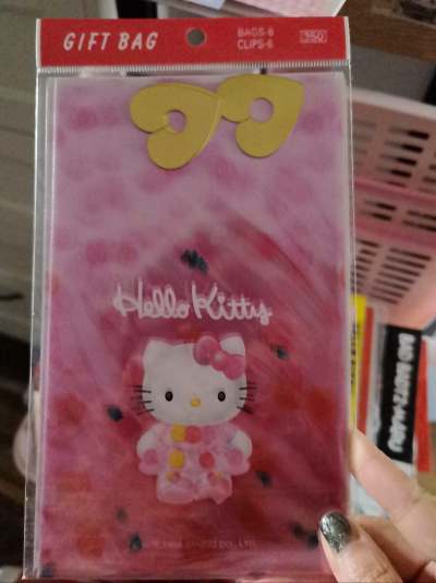 三丽鸥的海淘开箱分享。Kitty还是我心中永远的女明星。袋子很好看。塑料手提和纸袋子都是最近的新欢。