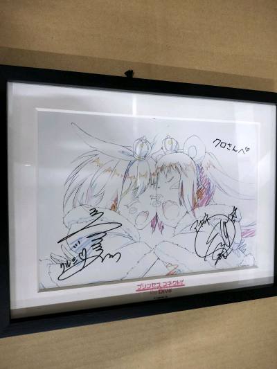 这次是在煤炉拍卖看到的cv的亲笔签名，还是两位我很喜欢的cv！非常感谢挖煤姬这个平台让我有购买海外周边的渠道，商品入库也很快，付完了国际邮费之后等待了一小段时间就到手里啦，真的很开心，已经把签名挂到墙上，天天看着它就已经很满足了?