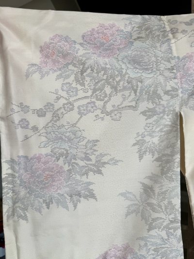 和服布料非常精致，做工精细，摸起来很有质感，放在家里瞬间提升了格调。App操作流畅，功能强大但上手又很简单，应该是国内比较理想的海淘平台。


