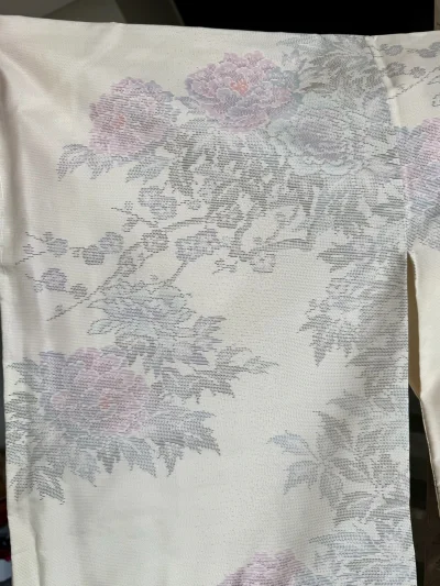 和服布料非常精致，做工精细，摸起来很有质感，放在家里瞬间提升了格调。App操作流畅，功能强大但上手又很简单，应该是国内比较理想的海淘平台。


