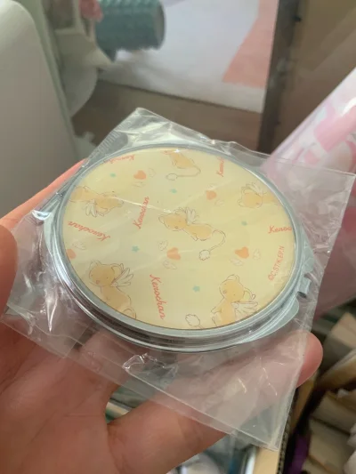 美，实物超精致，拿出这个补妆，心情也跟着很美丽了！质感很好铁质铜质那种！！挖挖物流很棒，镜子没有损损坏！