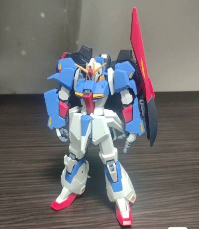 R魂Z高达在挖煤姬入手很稳，日版现货价友好，物流快、包装加固到位。本体比例帅、关节紧实、可动优秀，把玩不松垮，涂装质感在线。虽不能变形，但纯把玩党闭眼入，性价比高，值得收藏。


