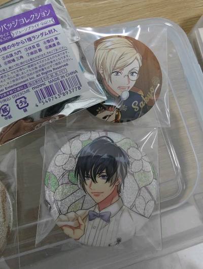 好开心，用了挖煤姬很久了，第一次买盲抽，结果就抽到了自推真澄，搭配甜甜圈挂件简直美滋滋，咲也的吧唧也非常萌，都是正版，而且包装很好，完美的购物体验！