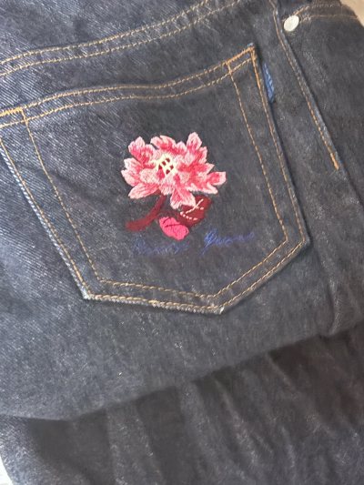 实在是太喜欢在挖煤姬淘古着了，很多牌子的货都有全都是好价，而且都成色不错，代买收发寄件都超级快，还是要感谢每天都有的免手续费活动，可以让我买到更多的满意的衣服，强烈推荐