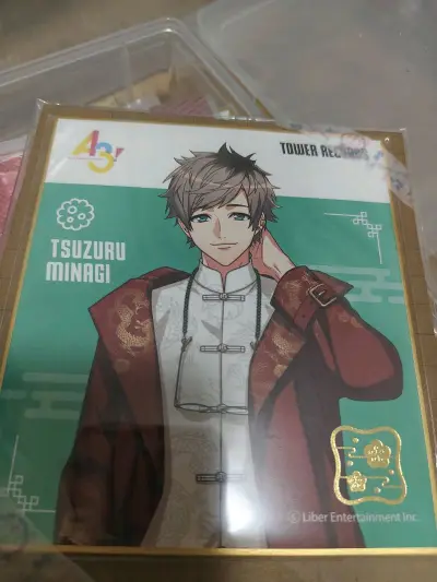 终于收到心心念念的A3!满开剧团色纸啦！
是从挖煤姬买的，
实物比图片还要好看，印刷清晰、色彩饱满，纸张厚实有质感，一点都不廉价。
角色颜值完美还原，摆在哪里都超养眼，作为剧团粉真的太满足了！
发货快、包装严实，完全没有折损，购物体验超棒，已经安利给同好～