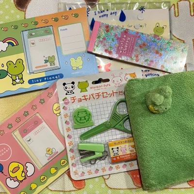 淘到了超级萌的文具们，有本子，信封信纸套装，订书钉套装，每年都很喜欢，物流速度很快，平台包装很好，喜欢喜欢，会继续在平台上购入更多喜欢的东西。