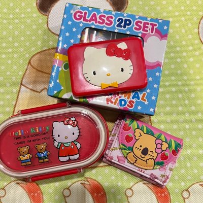 非常爱之太阳能kitty计算器，很中古。年份久远，保存状态还是那么不错，喜爱之！还有就是考拉钱包，好萌好爱，目前还是很喜欢用纸质的。