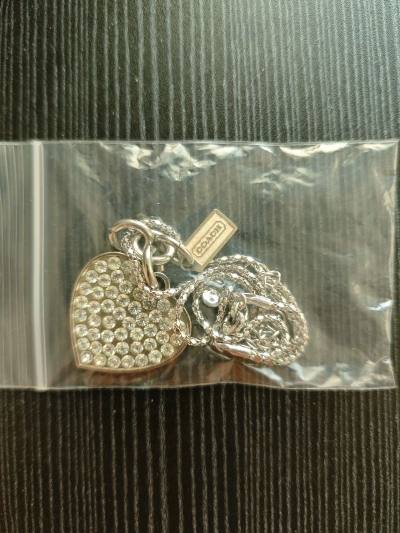 很好用的app，在上面买的首饰包包，到货时间也很快，差不多十天左右就到了，包装完好，质量不错，拍立得就像新的一样！好评好评！已经推荐给朋友下载使用了！挖煤姬日淘体验太棒了！入手的Coach包也完美下车。包裹的加固服务非常好，包装非常严实，物流不仅安全而且超快。商品描...很好用的app，在上面买的首饰包包，到货时间也很快，差不多十天左右就到了，包装完好，质量不错，拍立得就像新的一样！好评好评！已经推荐给朋友下载使用了！挖煤姬日淘体验太棒了！入手的Coach包也完美下车。包裹的加固服务非常好，包装非常严实，