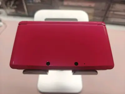 颜色非常艳丽的3ds第一代产品，使用了优惠券价格很划算。用ems快递邮寄还有折扣，积分也可以进行抵扣。商品安全到手，速度很快。