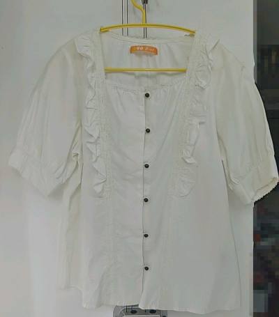 用挖煤姬切到的衬衫太好看啦，纯棉的，今年夏天穿肯定很舒服。
这件毛衣我喜欢了整整五年，无奈国内没有卖的。直到我知道了可以通过切煤软件海淘，才成功拿下了它。实物颜色很可爱，领口袖口的褶皱设计也可爱，泡泡袖好可爱，上身的效果也好可爱啊啊啊啊啊！!!