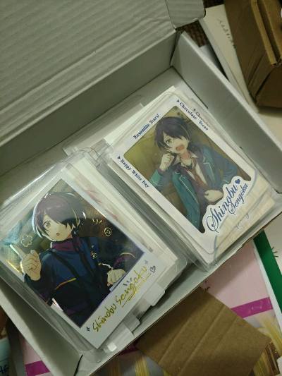 非常好的一次购物体验！70块钱就吃到了这么多小忍，真的太划算，太幸福了！感谢挖煤姬！每一张小忍都是不同的，太可爱了叭萌萌的