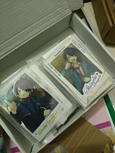 非常好的一次购物体验！70块钱就吃到了这么多小忍，真的太划算，太幸福了！感谢挖煤姬！每一张小忍都是不同的，太可爱了叭萌萌的