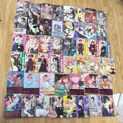 买了好多超满足！超好价切了最爱的漫画 yhm还送我四本杂志 太喜欢了 可能是下雨了有一点点潮 不过没问题！超级幸福啊！包装很严实 会一直切切切！