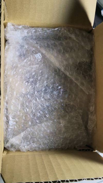 这次买了鬼灭之刃蝴蝶忍的周边，有吧唧，立牌，小钱包。每个包装的都很好，挖煤姬在合箱时也帮我选择了合适大小的箱子，泡沫纸用料也很足！