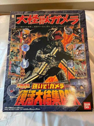 这套大映怪兽集结盒太硬核 7只全配带卡 万代1999年的老物 每只怪兽涂装细腻 关节紧实 特摄迷的梦中情盒 收藏价值直接拉满