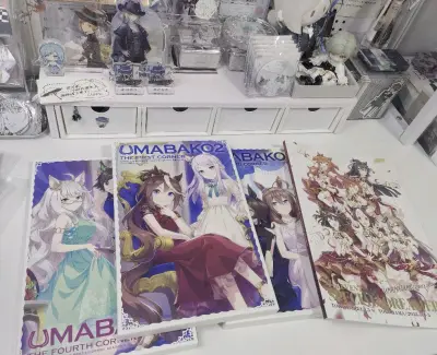 是马娘的四周年公式书和pjsk小雫的试胆前拍卖——非常伟大的脸，快递杠杠结实状态都特别特别完美，合箱之后的国际也很便宜