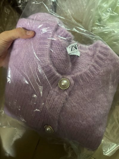 第八十五次来购物啦～这次买的一件薰衣草紫色的毛衣，这个价格前无古人 后无来者，天花板的最高级体现。我爱了～质量也很好。