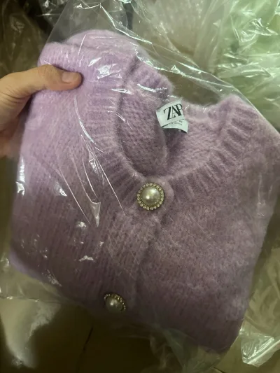 第八十五次来购物啦～这次买的一件薰衣草紫色的毛衣，这个价格前无古人 后无来者，天花板的最高级体现。我爱了～质量也很好。